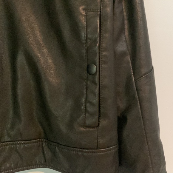 Men’s Faux Leather Moto Bomber Jacket Size Medium New W/out Tag Apt 9 Qu… - Picture 3 of 10